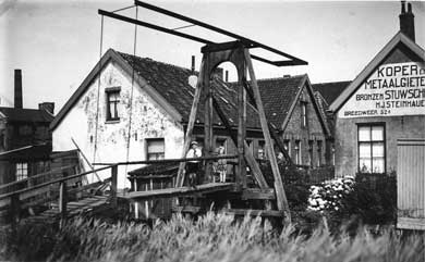 Archieffoto van De Rooij Loodgieters uit ongeveer de jaren dertig